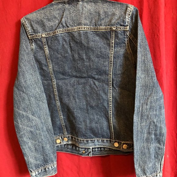 GAP WOMAN' S CLASSIC DENIM JEAN JACKET SIZE SMALL NEW WITH TAGS - Picture 11 of 15